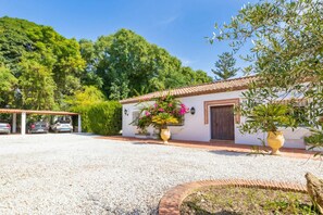 Familievilla, flere soverom, ved innsjø (Cortijo Villa Padierna El Lago) | Eksteriør