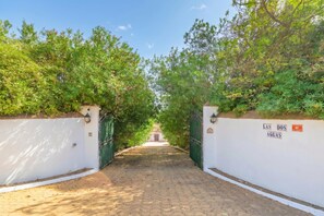 Villa familiar, varias habitaciones, junto al lago (Cortijo Villa Padierna El Lago) | Áreas de la propiedad