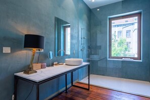 Design Apartment | Bathroom | Hair dryer, towels, toilet paper - Architect Garden House (Brussels)