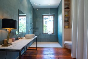 Design Apartment | Bathroom | Hair dryer, towels, toilet paper