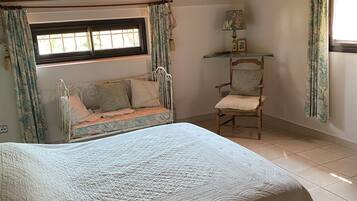 5 chambres, fer et planche Ă repasser, Wi-Fi, draps fournis