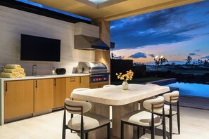 Outdoor dining - Mauna Lani Lux 6BD Estate: Golf, Ocean Views & Infinity Pool at One Ocean (Kamuela)
