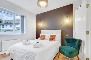 3 bedrooms, desk, iron/ironing board, travel cot