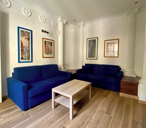 30-inch flat-screen TV with satellite channels - Art Flat- Stendhal 30 (Milan)