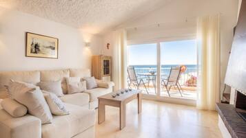 Family Villa, Multiple Bedrooms, Sea Facing (Bahia Dorada Complete Villa) | Living area | 21-inch TV with cable channels, fireplace