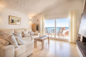 Family Villa, Multiple Bedrooms, Sea Facing (Bahia Dorada Complete Villa) | Living area - Bahia Dorada Beach (Estepona)