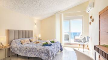 Townhouse – familie, flere soverom, sjøvendt (Bahia Dorada Beach Casita G27) | 4 soverom, skrivebord for bærbar PC og strykejern/-brett