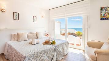 4 bedrooms, laptop workspace, iron/ironing board, free WiFi
