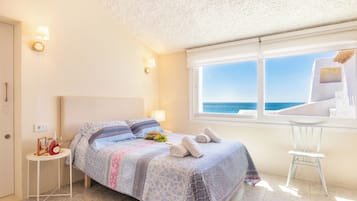 Nhà liên kế dành cho gia đình, nhiều phòng ngủ, đối diện biển (Bahia Dorada Beach Casita G27) | 4 phòng ngủ, khu vực làm việc phù hợp cho laptop