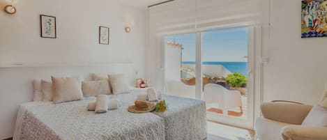 4 bedrooms, laptop workspace, iron/ironing board, free WiFi