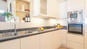 Nhà liên kế dành cho gia đình, nhiều phòng ngủ, đối diện biển (Bahia Dorada Beach Casita G27) | Bếp riêng | Tủ lạnh, lò vi sóng, lò nướng, bếp nấu