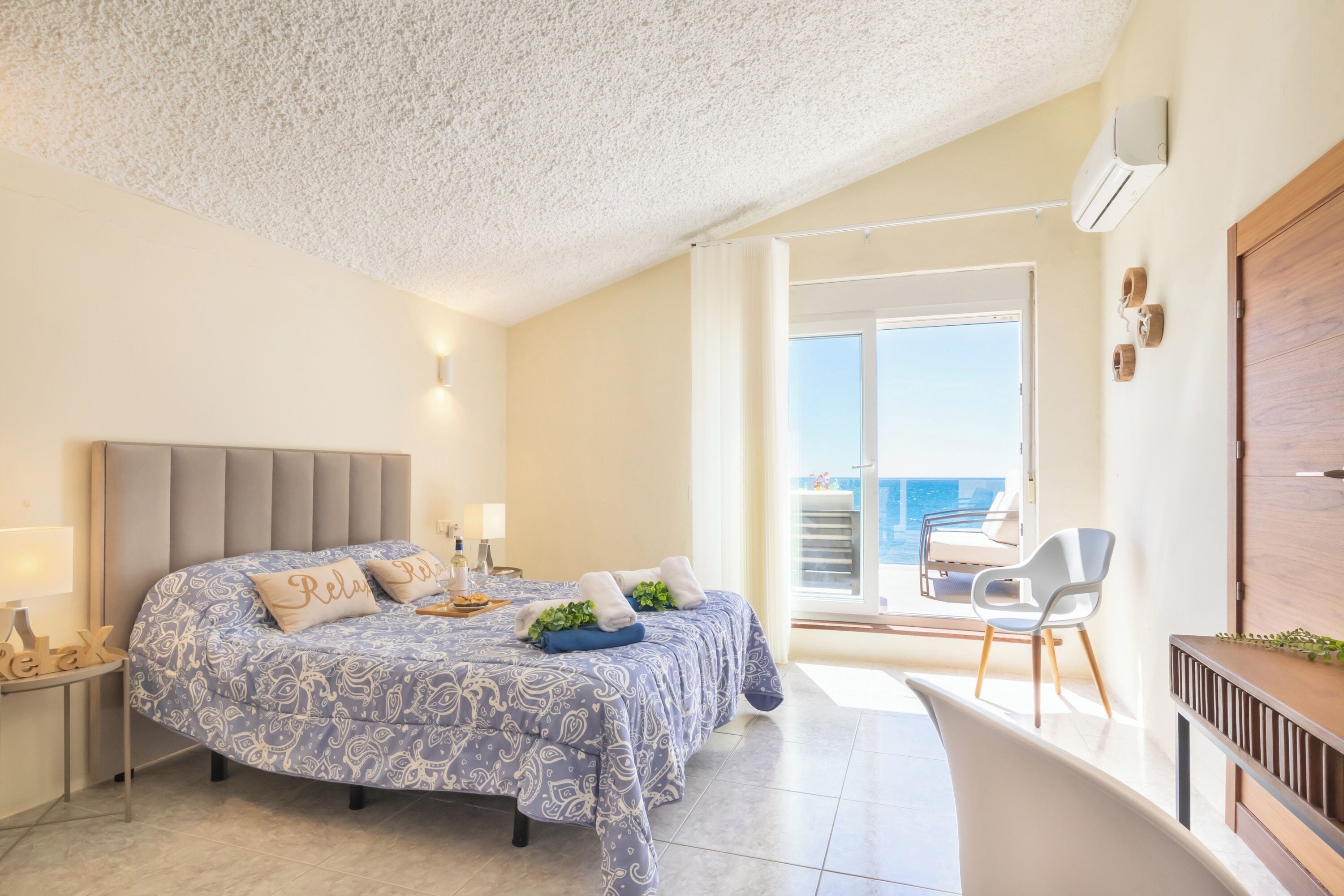Townhouse – familie, flere soverom, sjøvendt (Bahia Dorada Beach Casita G27) | 4 soverom, skrivebord for bærbar PC og strykejern/-brett
