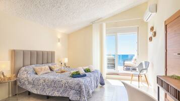 Townhouse – familie, flere soverom, sjøvendt (Bahia Dorada Beach Casita G27) | 4 soverom, skrivebord for bærbar PC og strykejern/-brett