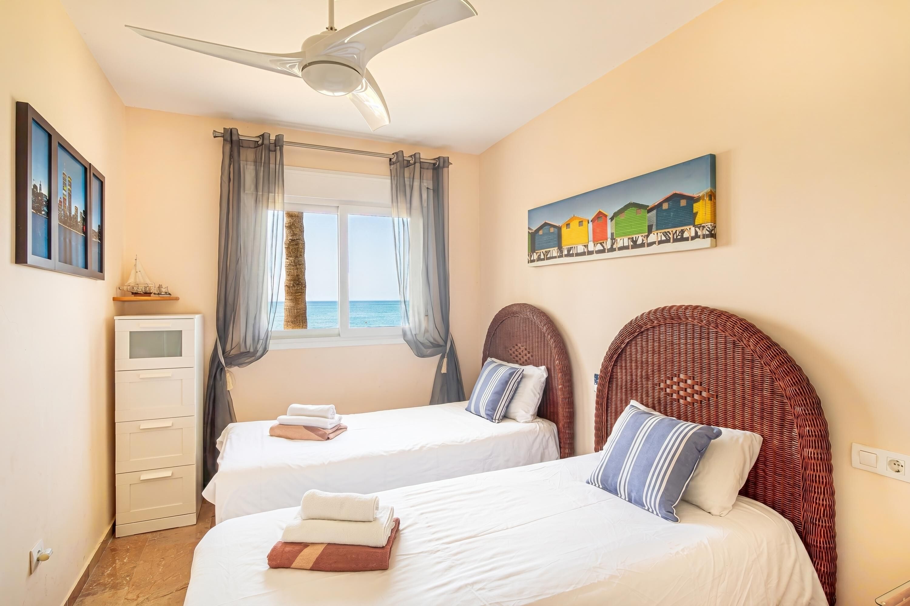 Apartamento família, vários quartos, 2 banheiros (Puerta del mar 2 Mijas) | 2 quartos, ferros/tábuas de passar roupa, Wi-Fi de cortesia