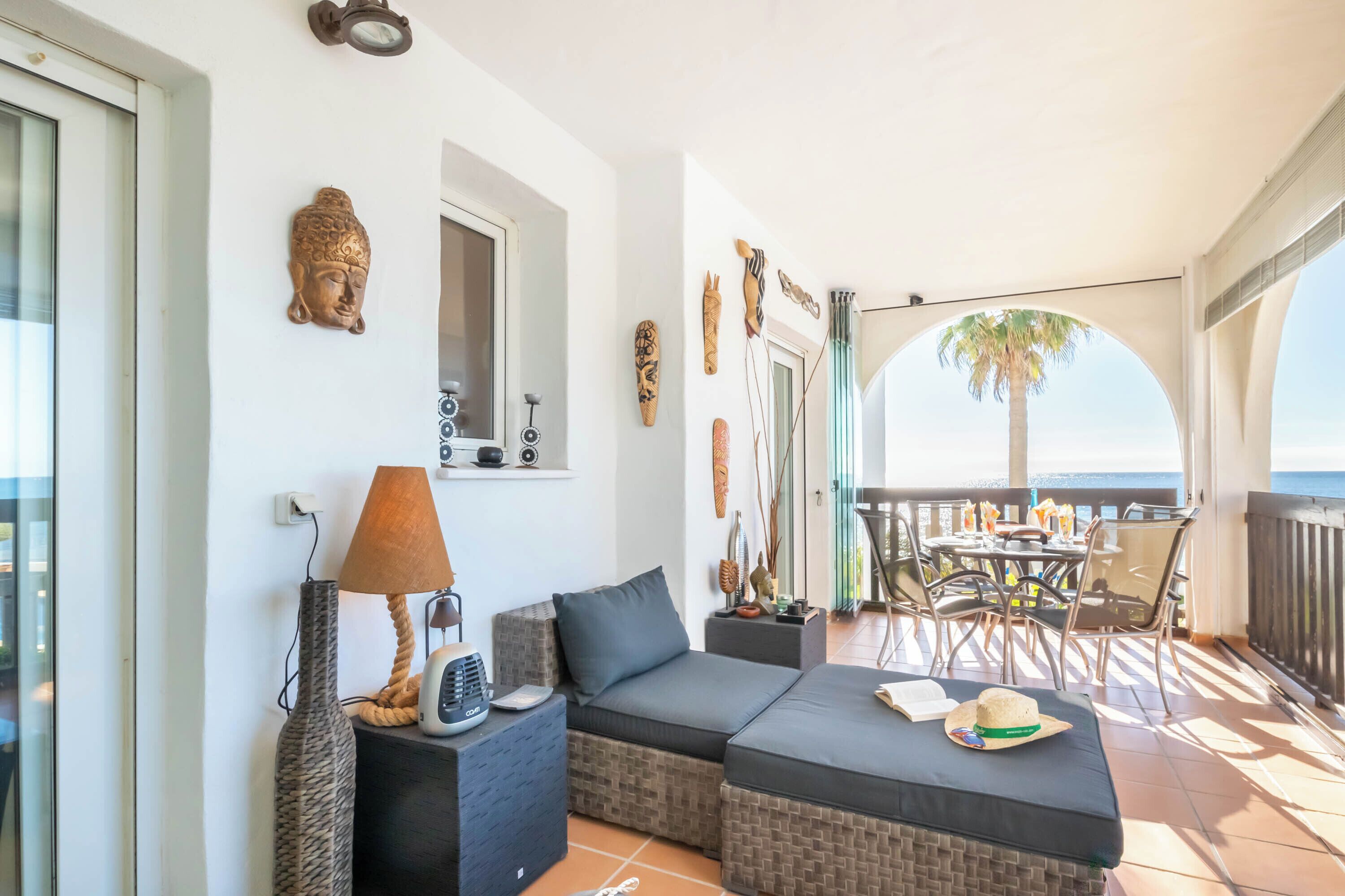Familieleilighet, flere soverom, 2 bad (Puerta del mar 2 Mijas) | Oppholdsområde | En 21-tommers Flatskjerm-TV med kabel-kanaler