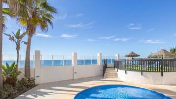 Apartamento familiar, varias habitaciones, 2 baños (Puerta del mar 2 Mijas) | Piscina