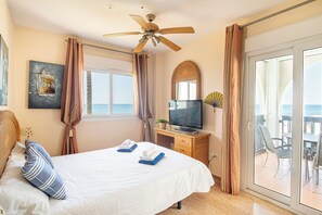 2 slaapkamers, een strijkplank/strijkijzer, gratis wifi, beddengoed