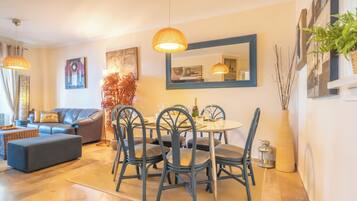 Familieleilighet, flere soverom, 2 bad (Puerta del mar 2 Mijas) | Spiseområde