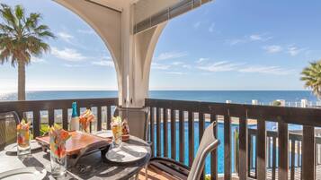 Family Apartment, Multiple Bedrooms, 2 Bathrooms (Puerta del mar 2 Mijas) | Outdoor dining