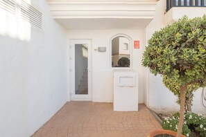 Appartement familial, plusieurs chambres, 2 salles de bains (Puerta del mar 2 Mijas) | Détail de l’extérieur