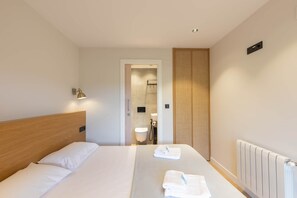 2 chambres, fer et planche à repasser, Wi-Fi, literie fournie