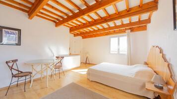 3 quartos, ferros/tábuas de passar roupa, Wi-Fi, roupa de cama