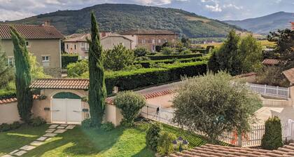 Panda Home - Gîte in the Beaujolais hills, Gîte à Quincié en Beaujolais