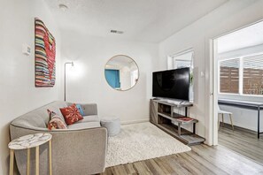 Smart TV, offices - Nob Hill Haven, near UNM (Albuquerque)