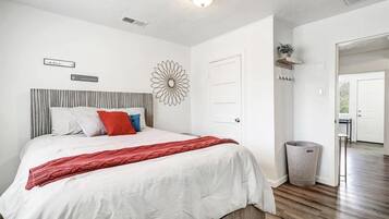 1 bedroom, desk, iron/ironing board, free WiFi