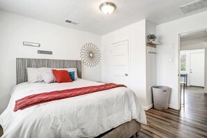 1 chambre, bureau, fer et planche à repasser, Wi-Fi gratuit