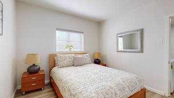 1 slaapkamer, een bureau, een strijkplank/strijkijzer, gratis wifi