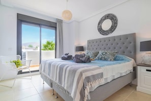 2 bedrooms, laptop workspace, iron/ironing board, free WiFi - Sunset Golf Elegance (Estepona)