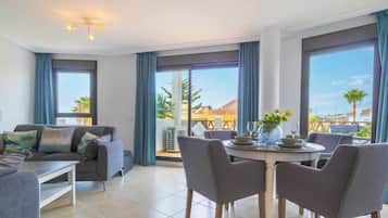 Family Apartment, Multiple Bedrooms, 2 Bathrooms, Mountainside (Sunset Golf Elegance) | Living area