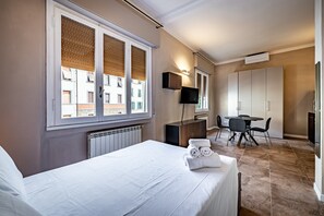 Iron/ironing board, free WiFi, bed sheets - YiD luxury studio (Florence)