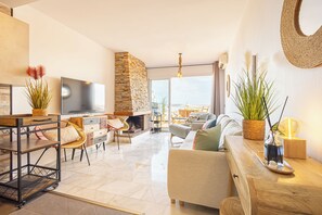 Honeymoon Penthouse, Multiple Bedrooms, Mountainside (Sol Vista Terrace) | Living area | 21-inch flat-screen TV with cable channels - Sol Vista Terrace (Mijas)