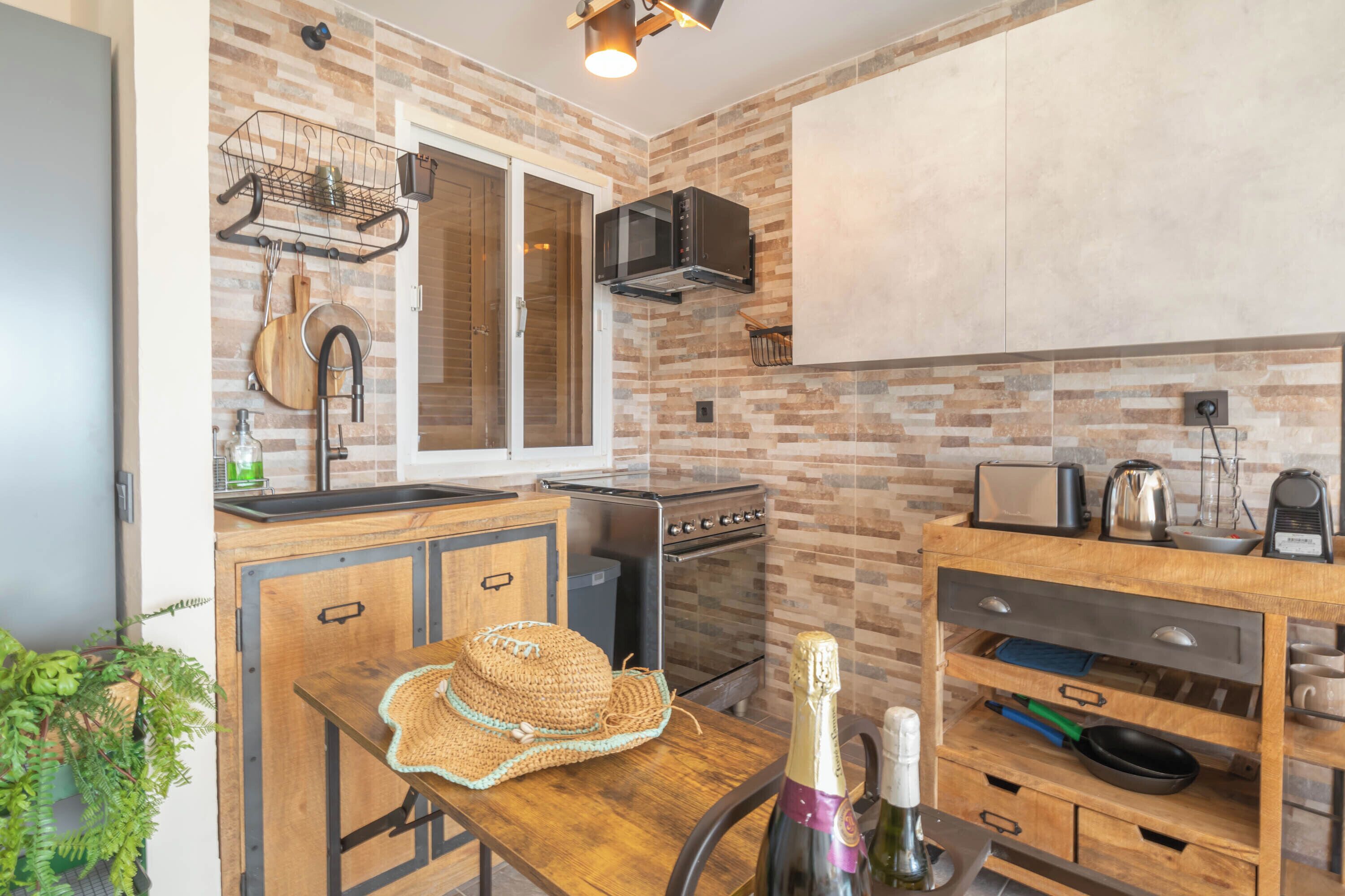 Honeymoon Penthouse, Multiple Bedrooms, Mountainside (Las Gaviotas de Calahonda) | Private kitchen | Fridge, oven, stovetop, coffee/tea maker