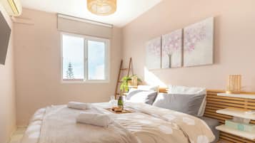 Honeymoon Penthouse, Multiple Bedrooms, Mountainside (Las Gaviotas de Calahonda) | 1 bedroom, iron/ironing board, free WiFi, bed sheets