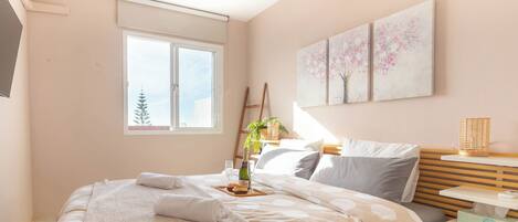 Honeymoon Penthouse, Multiple Bedrooms, Mountainside (Las Gaviotas de Calahonda)