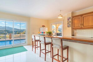 Villa familiar, varias habitaciones, junto a la montaña (Villa Carlos Mijas Golf) | Interior