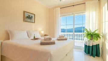 4 camere, cassaforte in camera, postazione laptop, ferro/asse da stiro