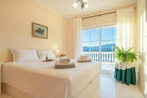 4 soverom, safe på rommet, skrivebord for bærbar PC og strykejern/-brett