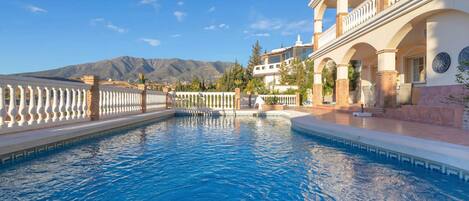 Familienvilla, Mehrere Schlafzimmer, Bergseite (Villa Carlos Mijas Golf) | Pool