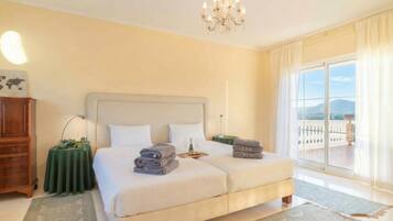 Family Villa, Multiple Bedrooms, Mountainside (Villa Carlos Mijas Golf) | 4 bedrooms, in-room safe, laptop workspace, iron/ironing board