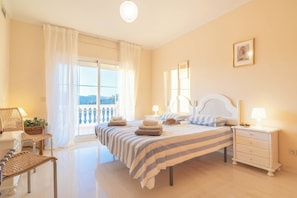 4 bedrooms, in-room safe, laptop workspace, iron/ironing board - Villa Carlos Mijas Golf (Mijas)