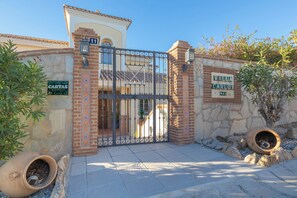 Family Villa, Multiple Bedrooms, Mountainside (Villa Carlos Mijas Golf) | Exterior detail