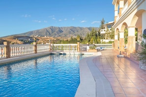 Familienvilla, Mehrere Schlafzimmer, Bergseite (Villa Carlos Mijas Golf) | Pool | Beheizter Pool