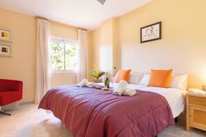 2 chambres, espace de travail pour ordinateur portable