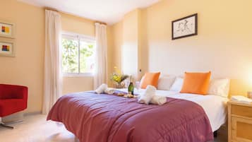 Apartamento lua de mel, vários quartos, 2 banheiros, ao lado da montanha (Reserva De Marbella) | 2 quartos, espaço de trabalho para notebook