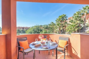 蜜月公寓, 2 間臥室, 2 間浴室, 山間 (Reserva De Marbella) | 室外用餐