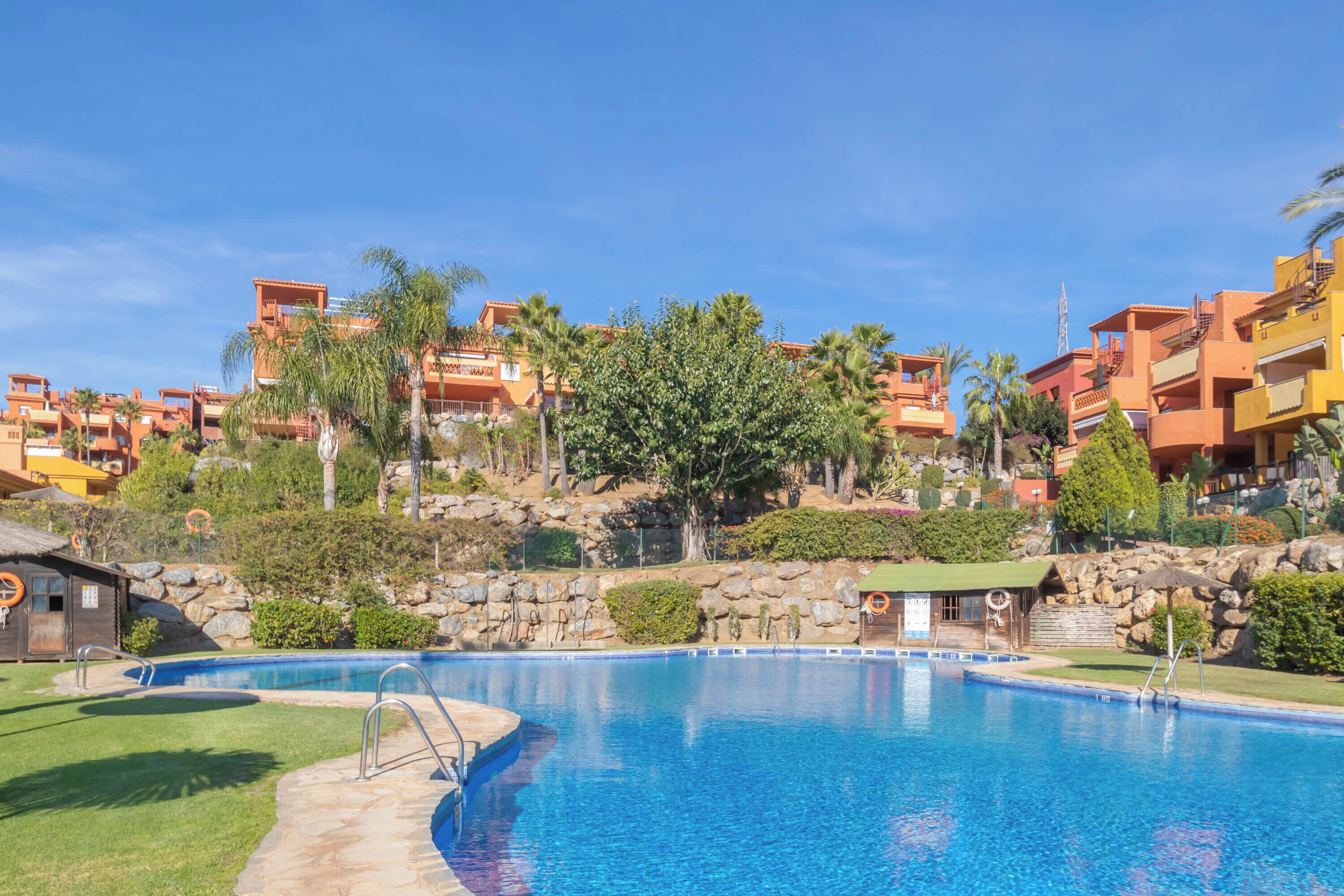 蜜月公寓, 多间卧室, 双浴室, 山腰 (Reserva De Marbella) | 泳池 | 季节性开放的室外游泳池